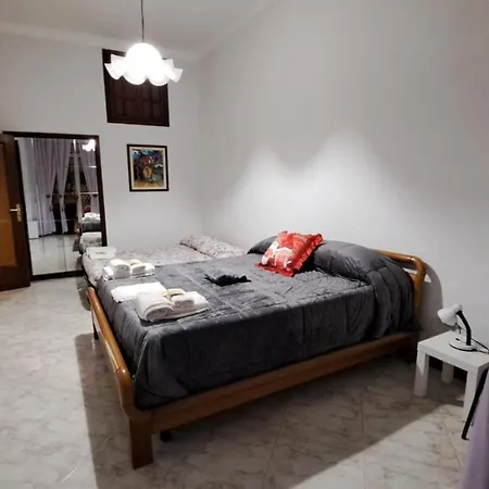 Aurora E Dad Center בית הארחה