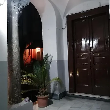 Casa de hóspedes Aurora E Dad Center 3*