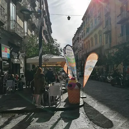 Aurora E Dad Center בית הארחה נאפולי