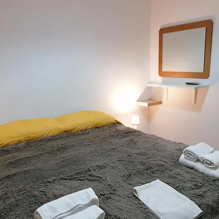 Aurora E Dad Center בית הארחה נאפולי